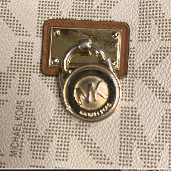 Michael Kors Beige Wallet - Picture 9 of 16